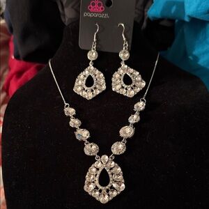 NWT Paparazzi Dazzling Glitz Silver Necklace and Earring Set